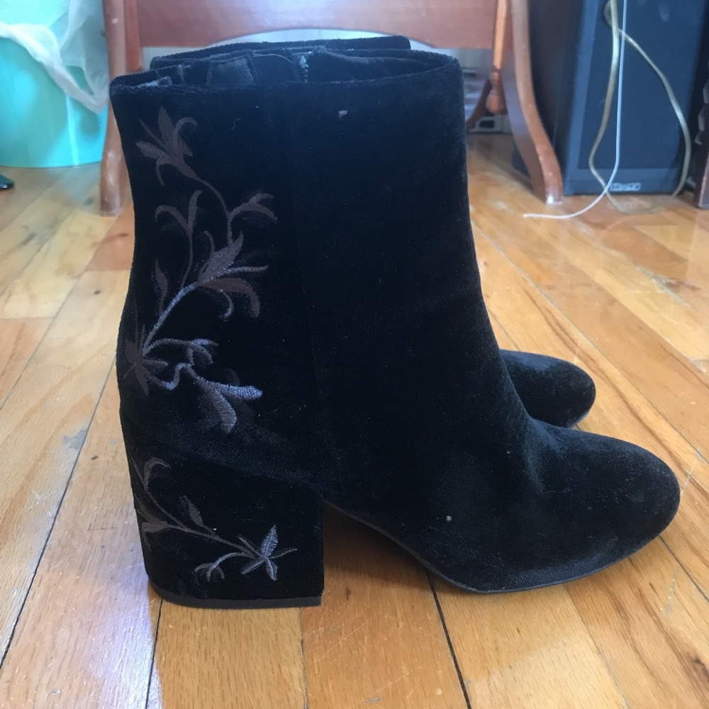 Embroidered Velvet Boots NWOT - Picture 3 of 3